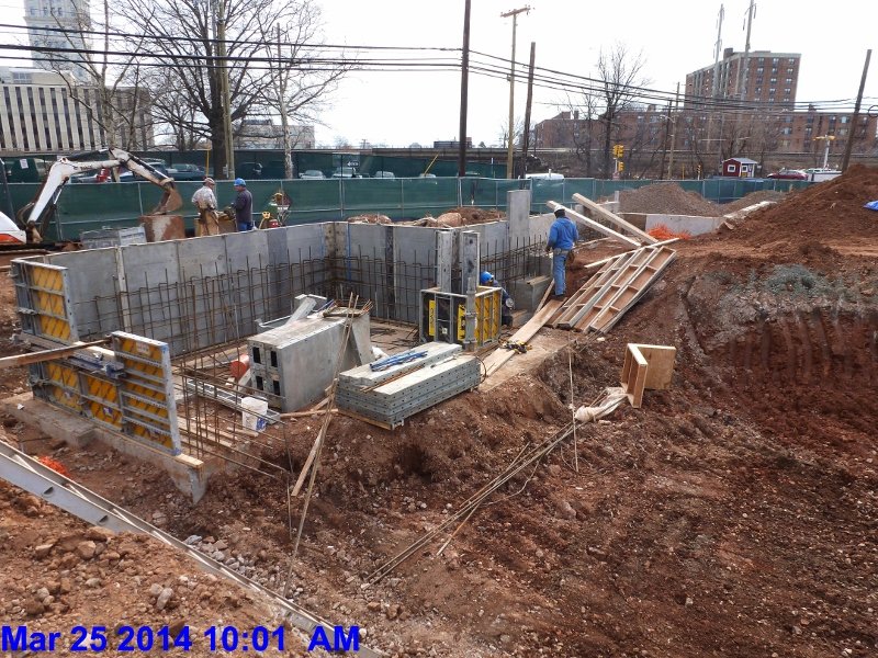 Placing Rebar at wall forms at M 5-6 and L 3.3-5 Facing South-East (800x600)